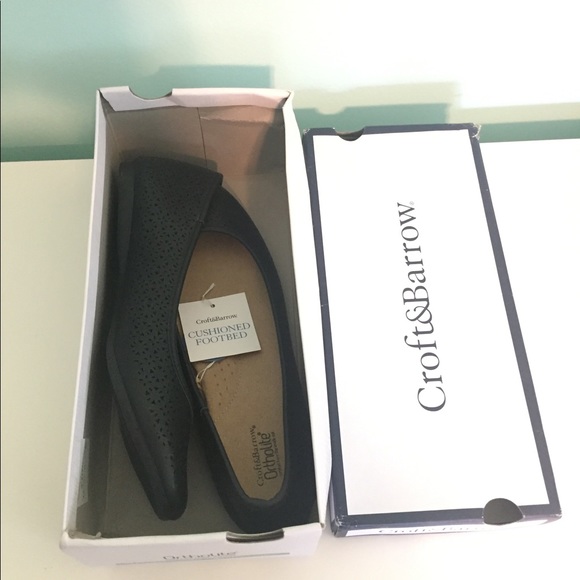 Croft and Barrow Flats 9.5 NWT - Picture 9 of 10